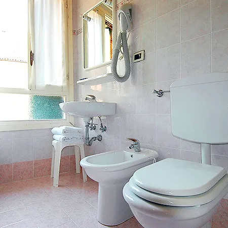 Отель Rosa 2*