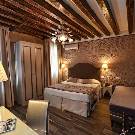 Rosa Otel Venedik