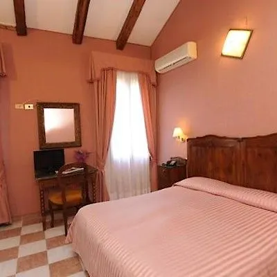 Rosa Otel 2*