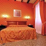 Rosa Hotel 2*