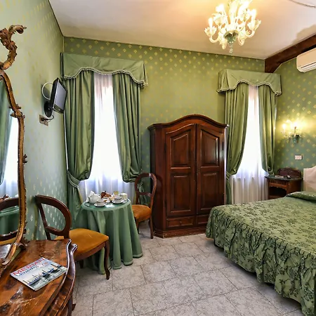 Rosa Hotell Venedig